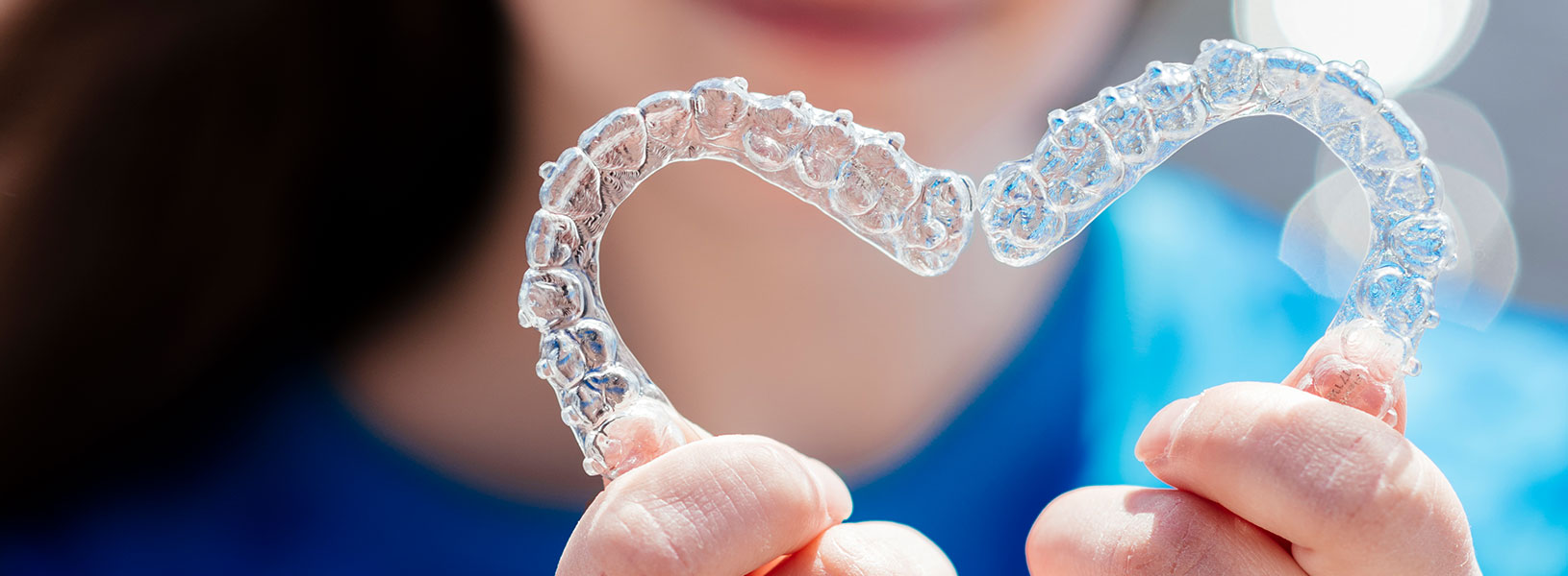 Şeffaf Plak Tedavisi (Invisalign)